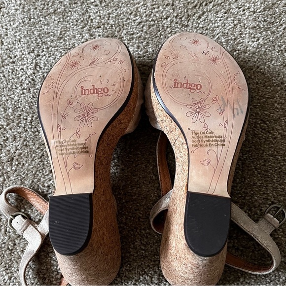 Clark’s Indigo Gold Metallic Knot Open Toe Cork Wedge Sandals - Picture 13 of 16